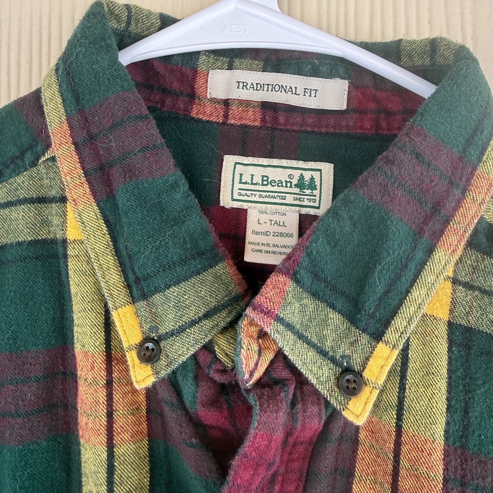 L.L. Bean Men's Scotch Plaid Flannel Shirt - Picture 3 of 4